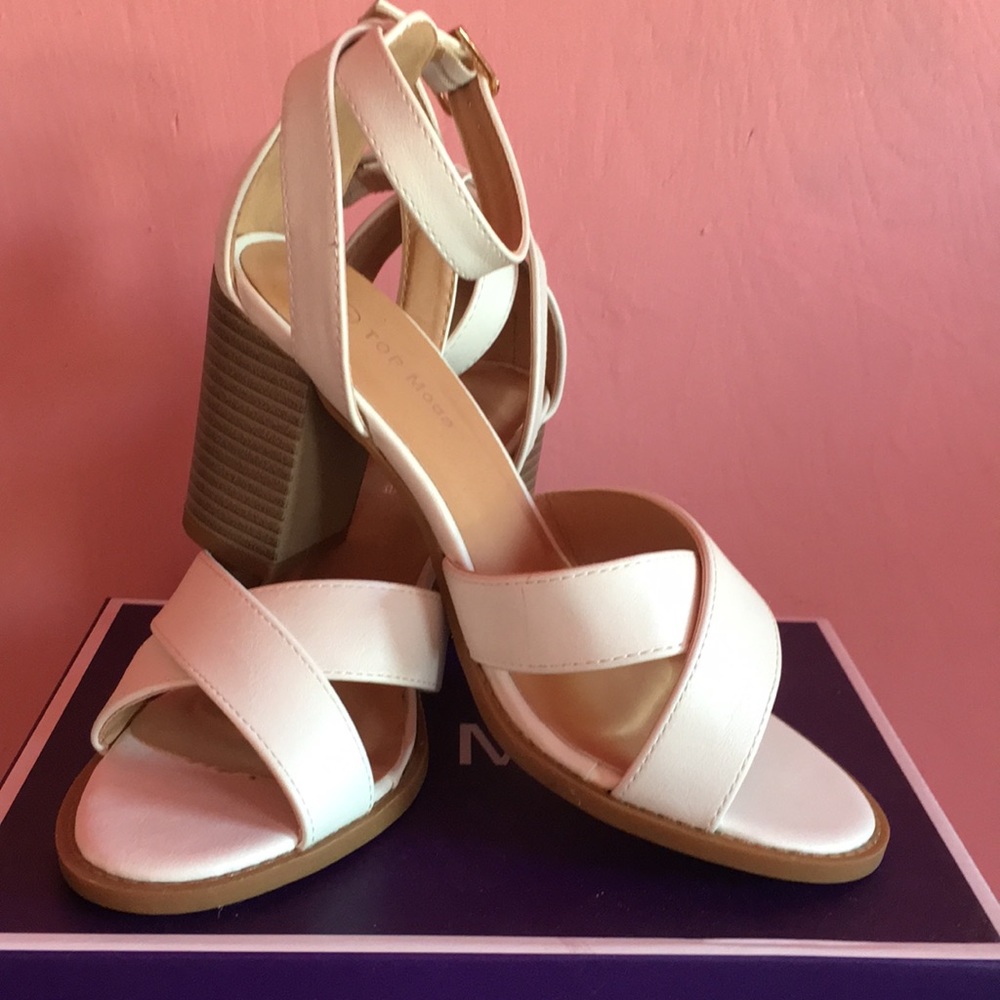 NWT white heeled sandals offers🍒
